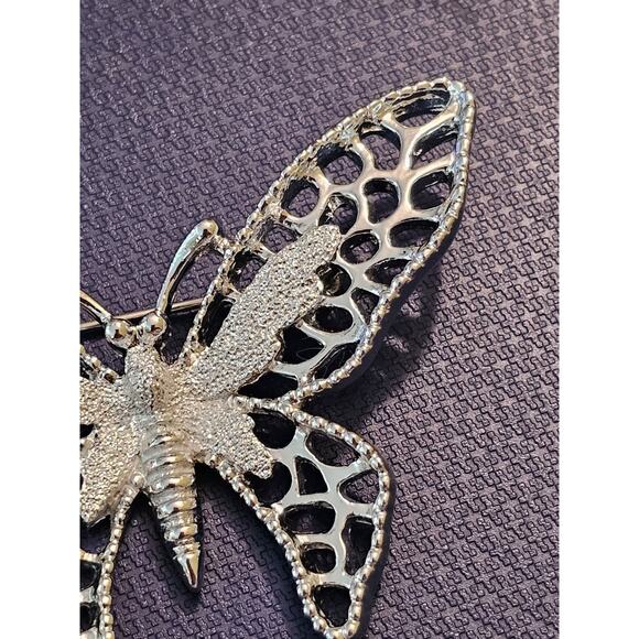 Sarah Coventry Silvertoned Shiny Butterfly Textured Pin Brooch Vintage - Picture 3 of 7